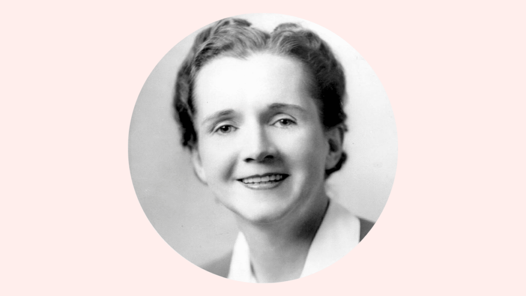 Rachel Carson, fotografía de dominio público de la Biblioteca Digital Nacional del Servicio de Pesca y Vida Silvestre de los Estados Unidos.